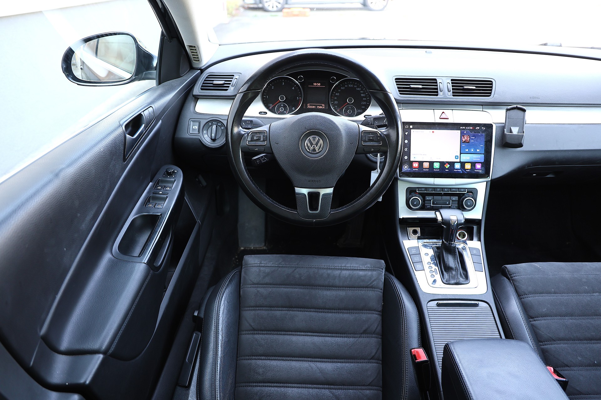 VW Passat Variant 2.0 TDI R-Line 4Motion DSG-image-12