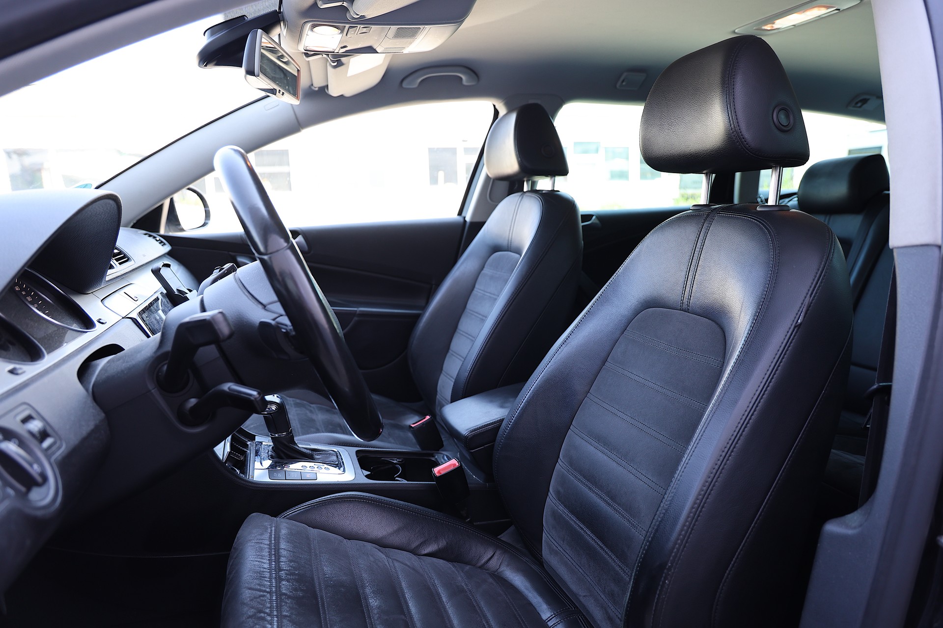 VW Passat Variant 2.0 TDI R-Line 4Motion DSG-image-11