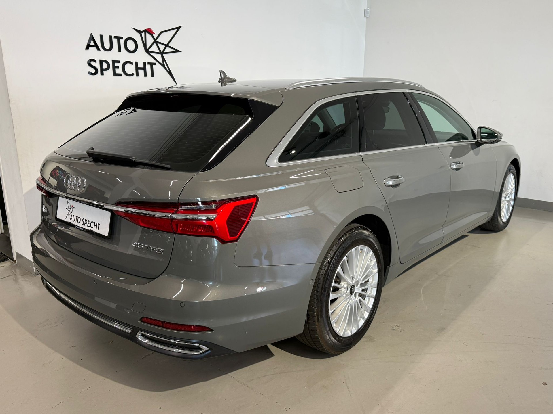 AUDI A6 Avant 45 TFSI Design S-tronic-image-3