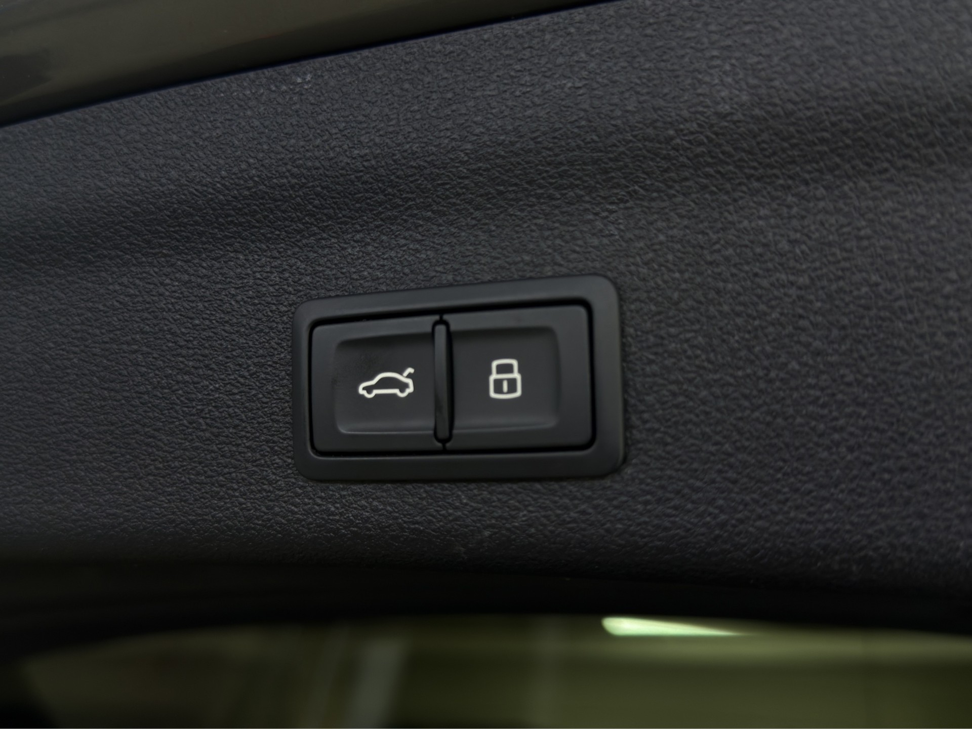 AUDI A6 Avant 45 TFSI Design S-tronic-image-30