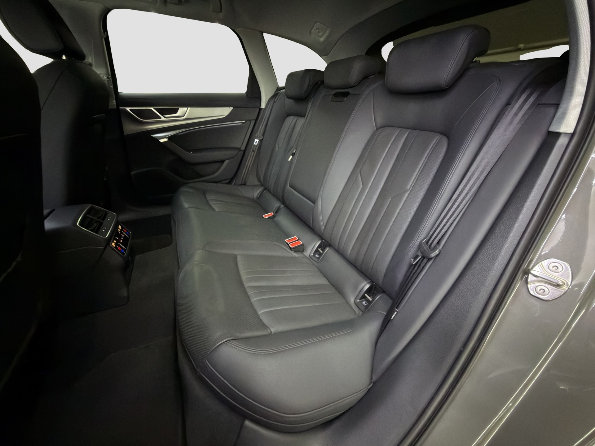 AUDI A6 Avant 45 TFSI Design S-tronic-image-13