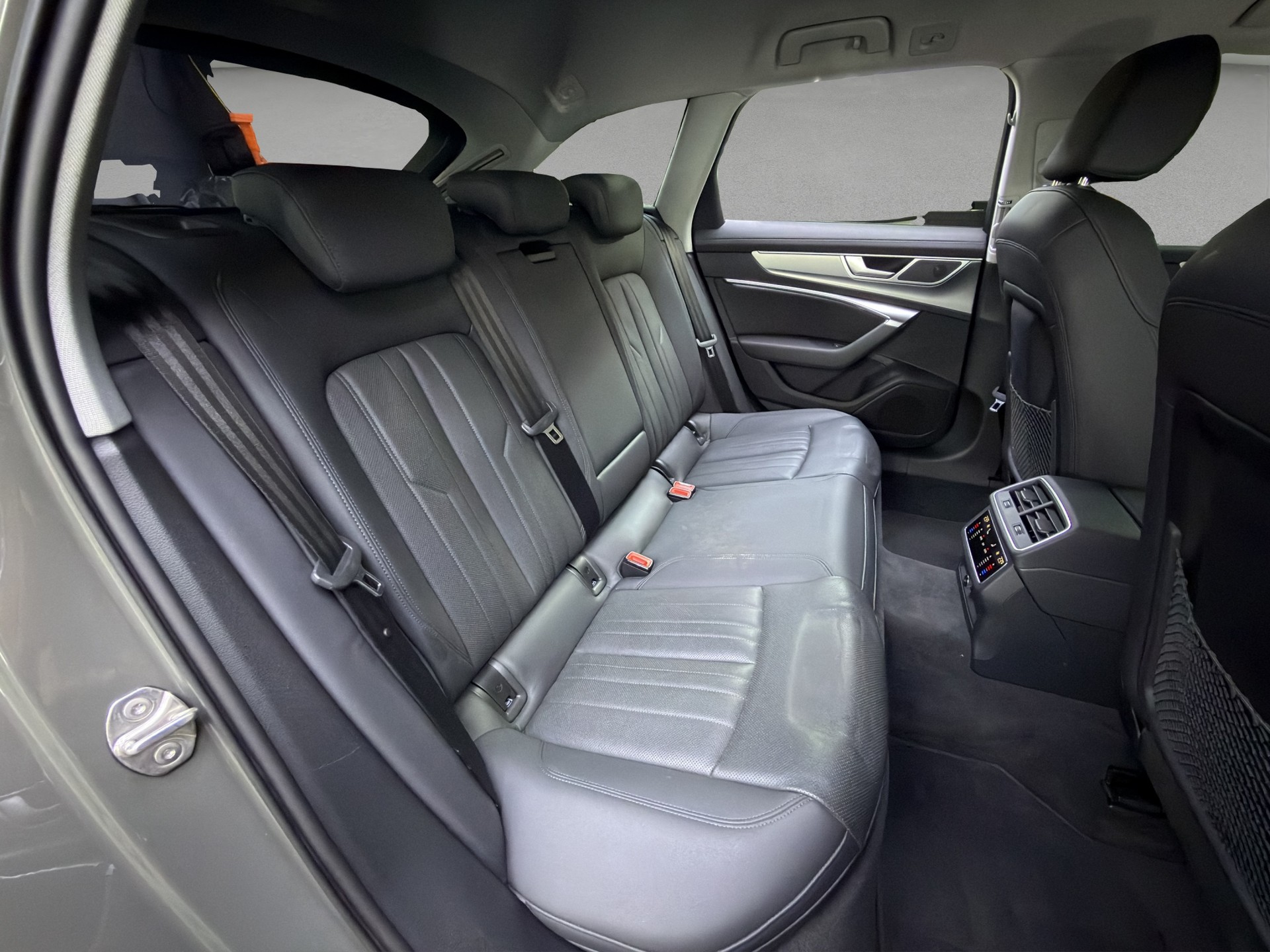 AUDI A6 Avant 45 TFSI Design S-tronic-image-15