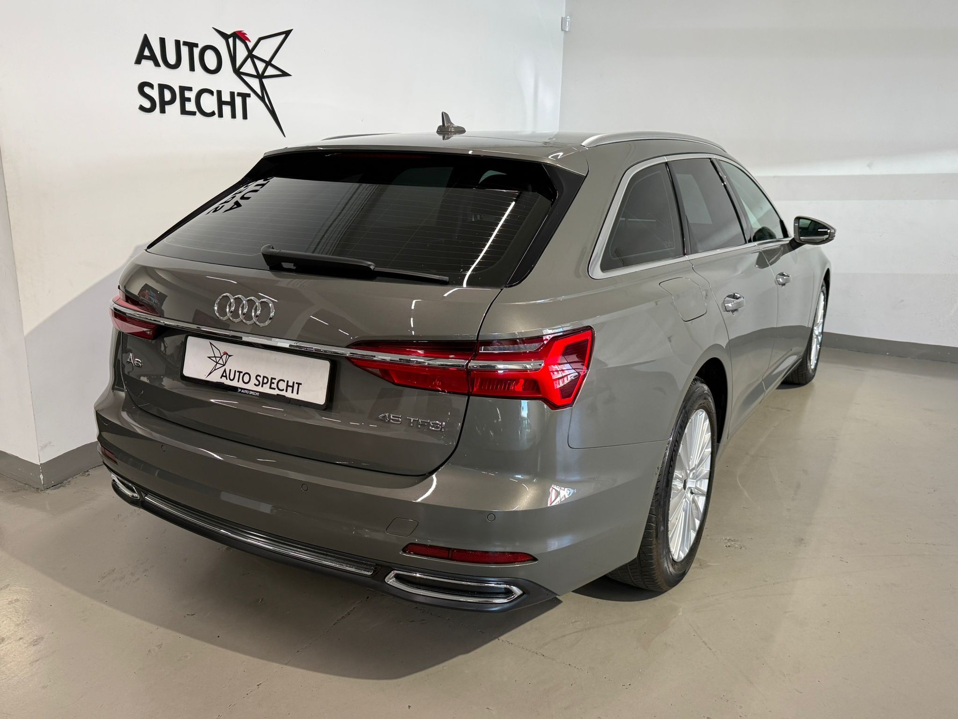 AUDI A6 Avant 45 TFSI Design S-tronic-image-4