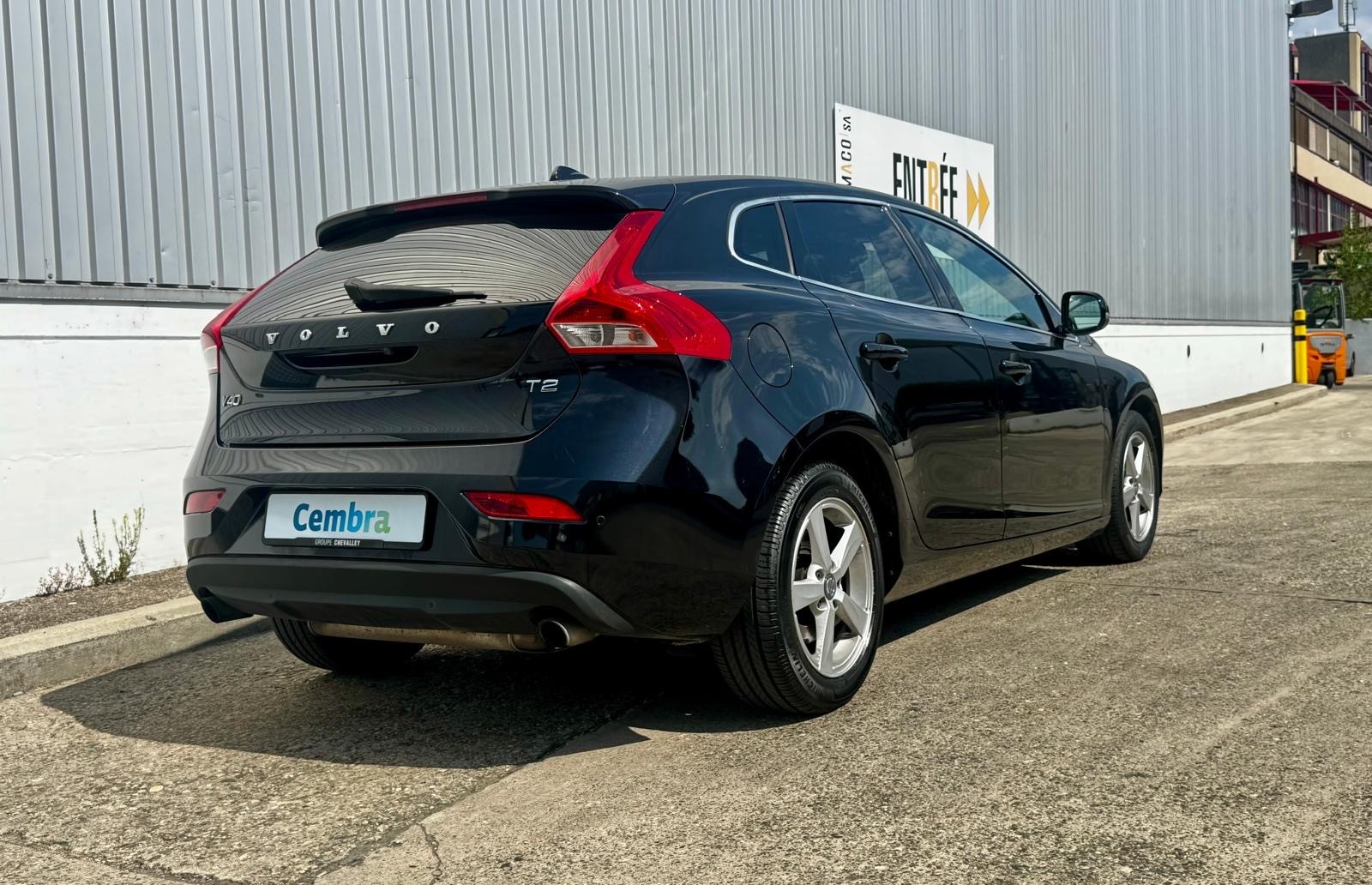 VOLVO V40 T2 Momentum-image-5