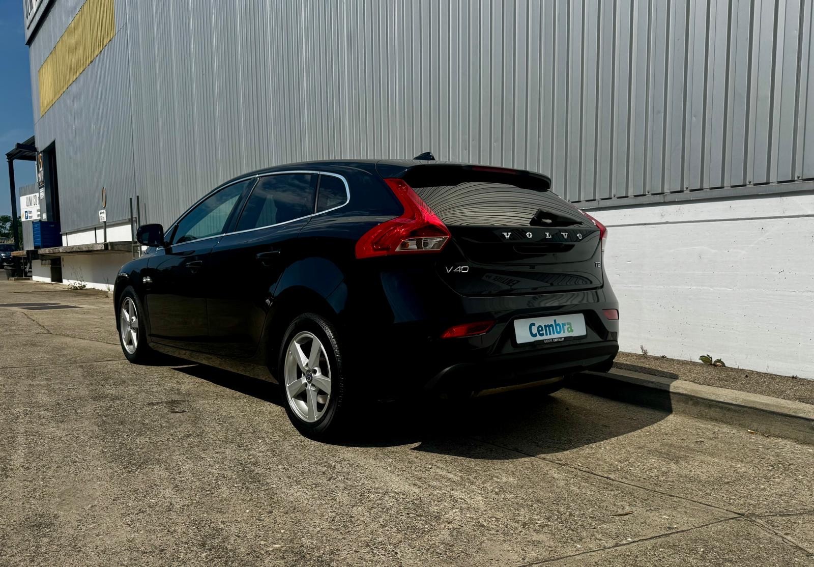 VOLVO V40 T2 Momentum-image-4
