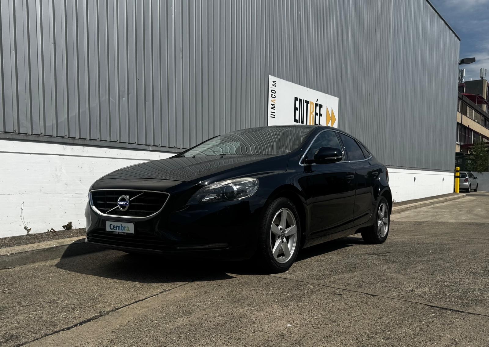 VOLVO V40 T2 Momentum-image-2