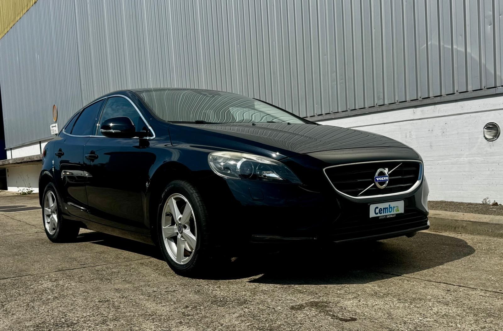 VOLVO V40 T2 Momentum-image-3