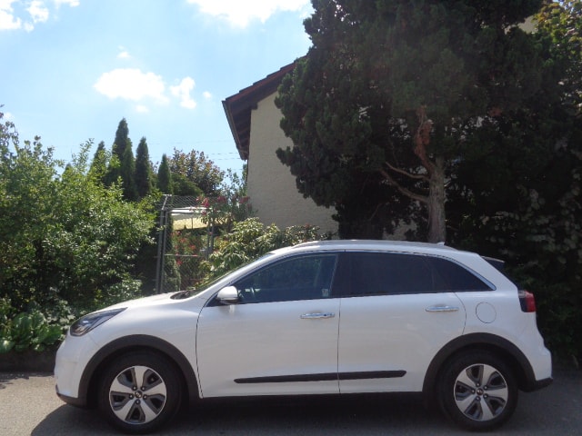 KIA Niro 1.6GDi Hybrid Style DCT-image-1