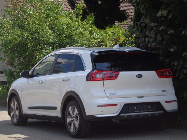 KIA Niro 1.6GDi Hybrid Style DCT-image-2