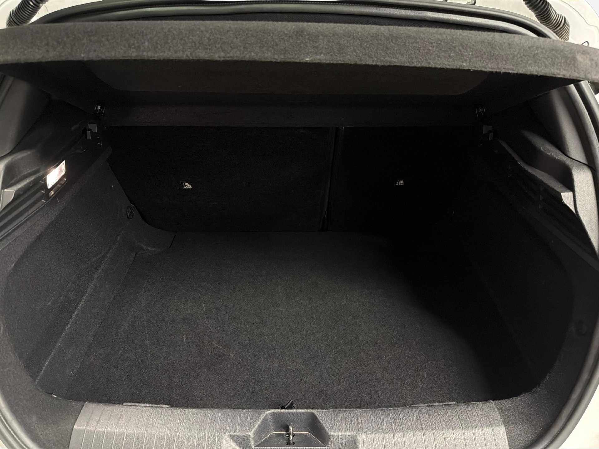 OPEL Astra 1.2 T Hybrid Edition-image-11
