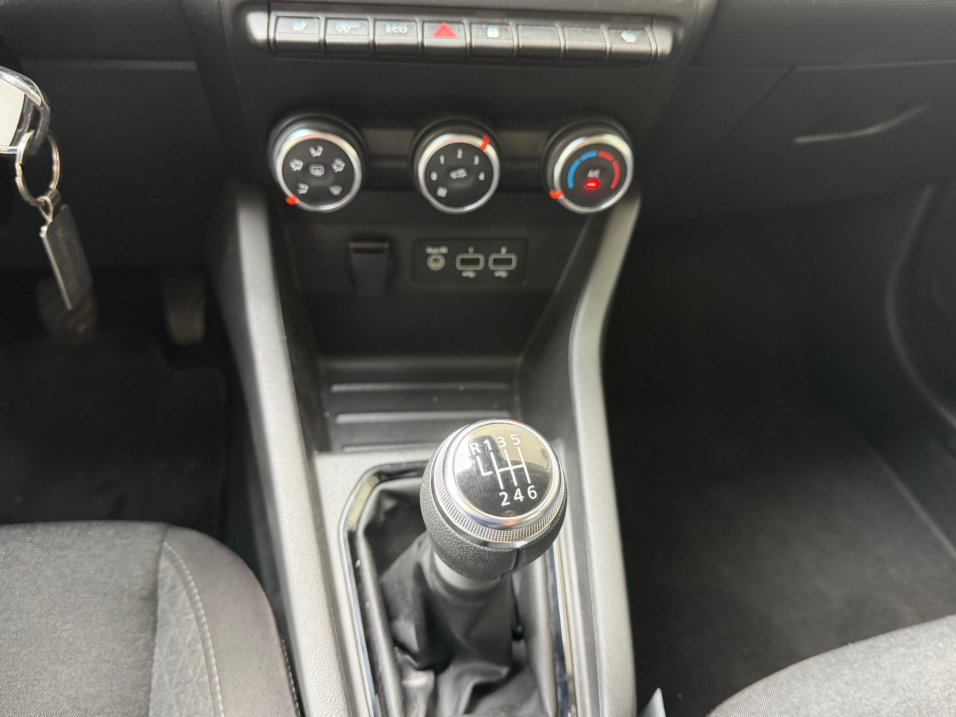 RENAULT Clio 1.0 Equilibre-image-12