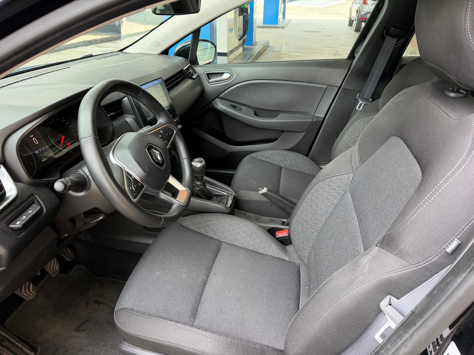 RENAULT Clio 1.0 Equilibre-image-5