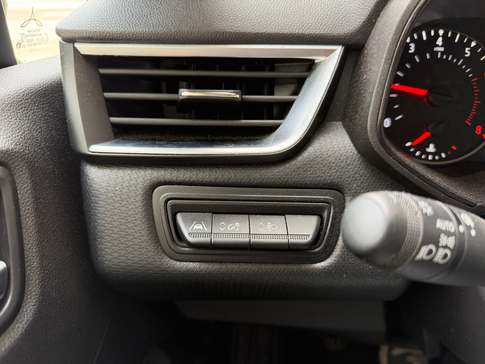 RENAULT Clio 1.0 Equilibre-image-10
