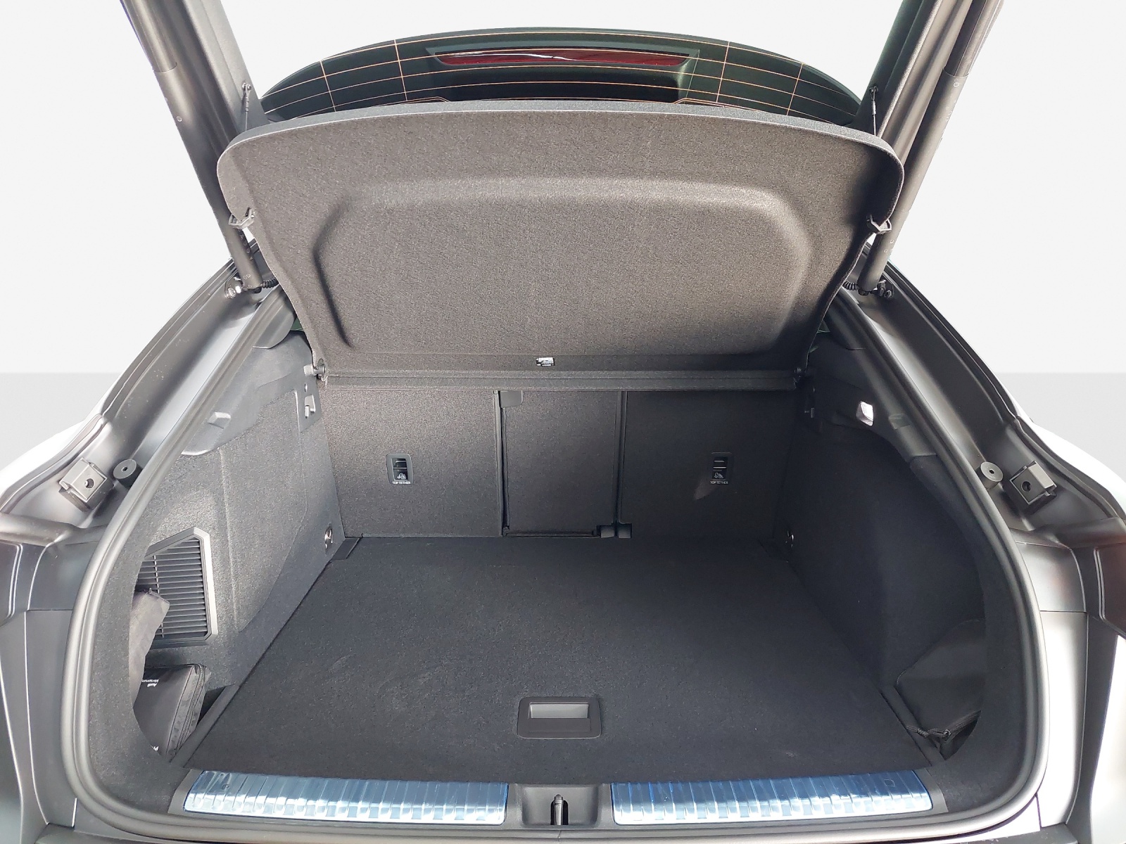 AUDI Q3 Sportback e-hybrid 200 kW S tronig-image-12
