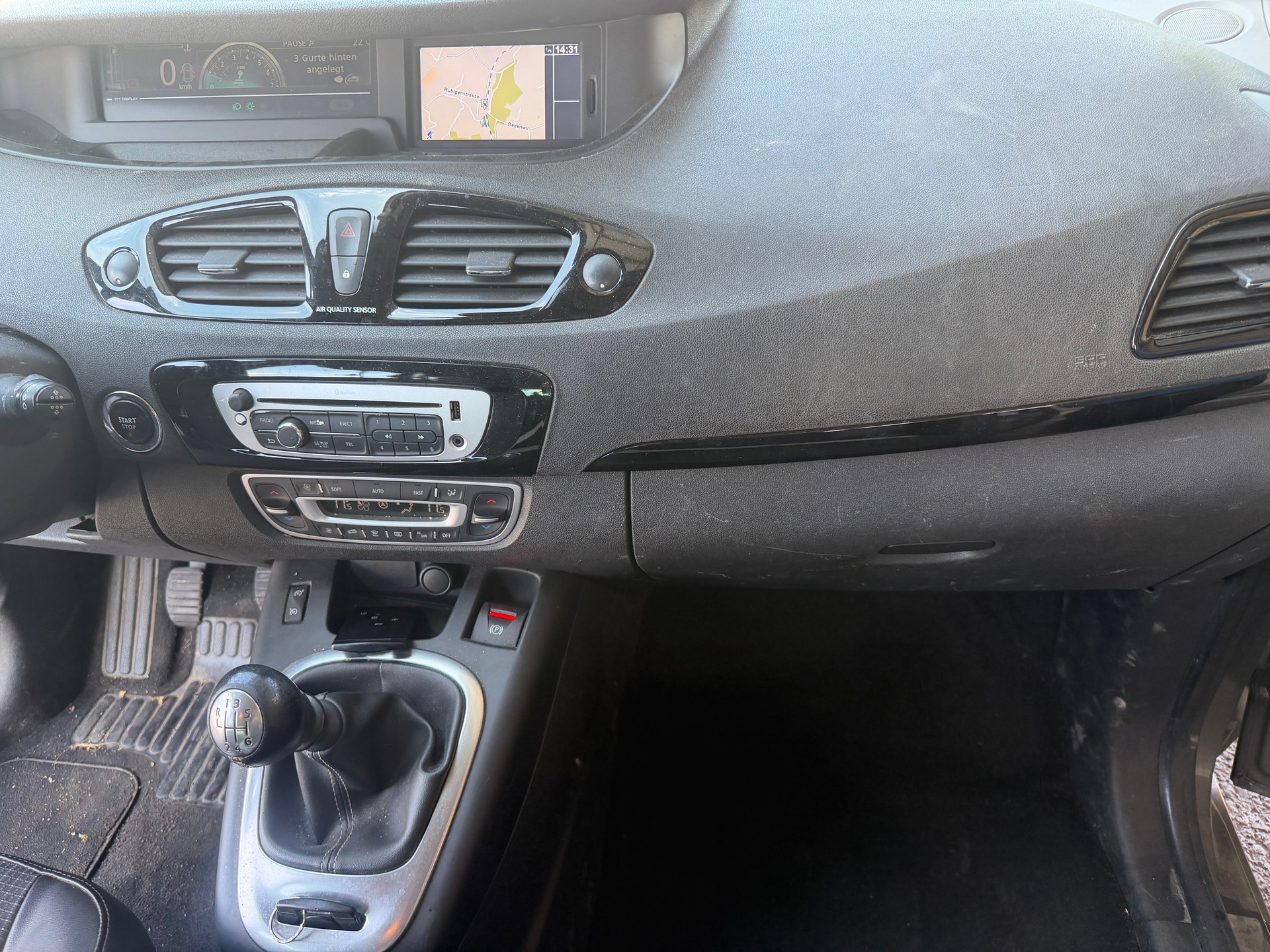 RENAULT Grand Scénic 1.4 16V Turbo Privilège-image-6