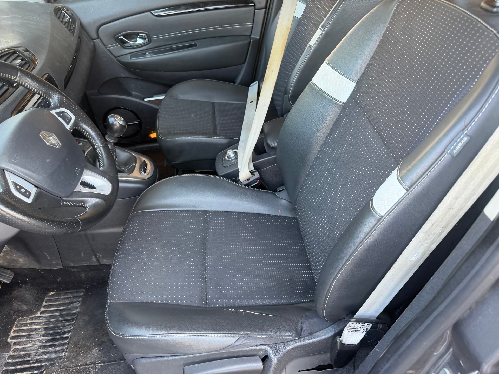 RENAULT Grand Scénic 1.4 16V Turbo Privilège-image-4
