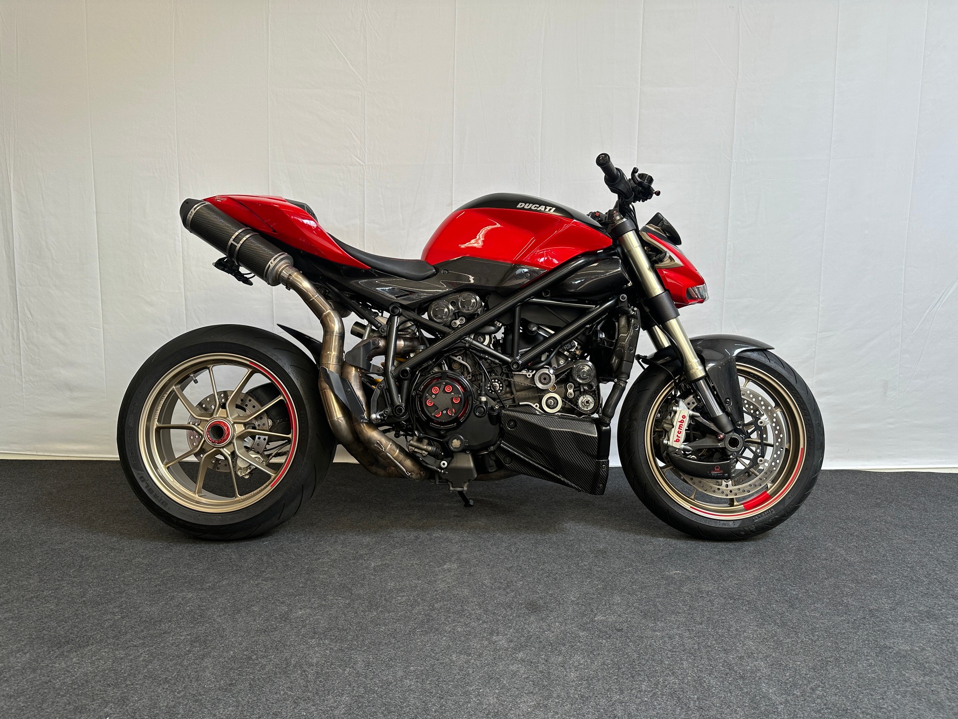 DUCATI Streetfighter 1099-showroom-element-1