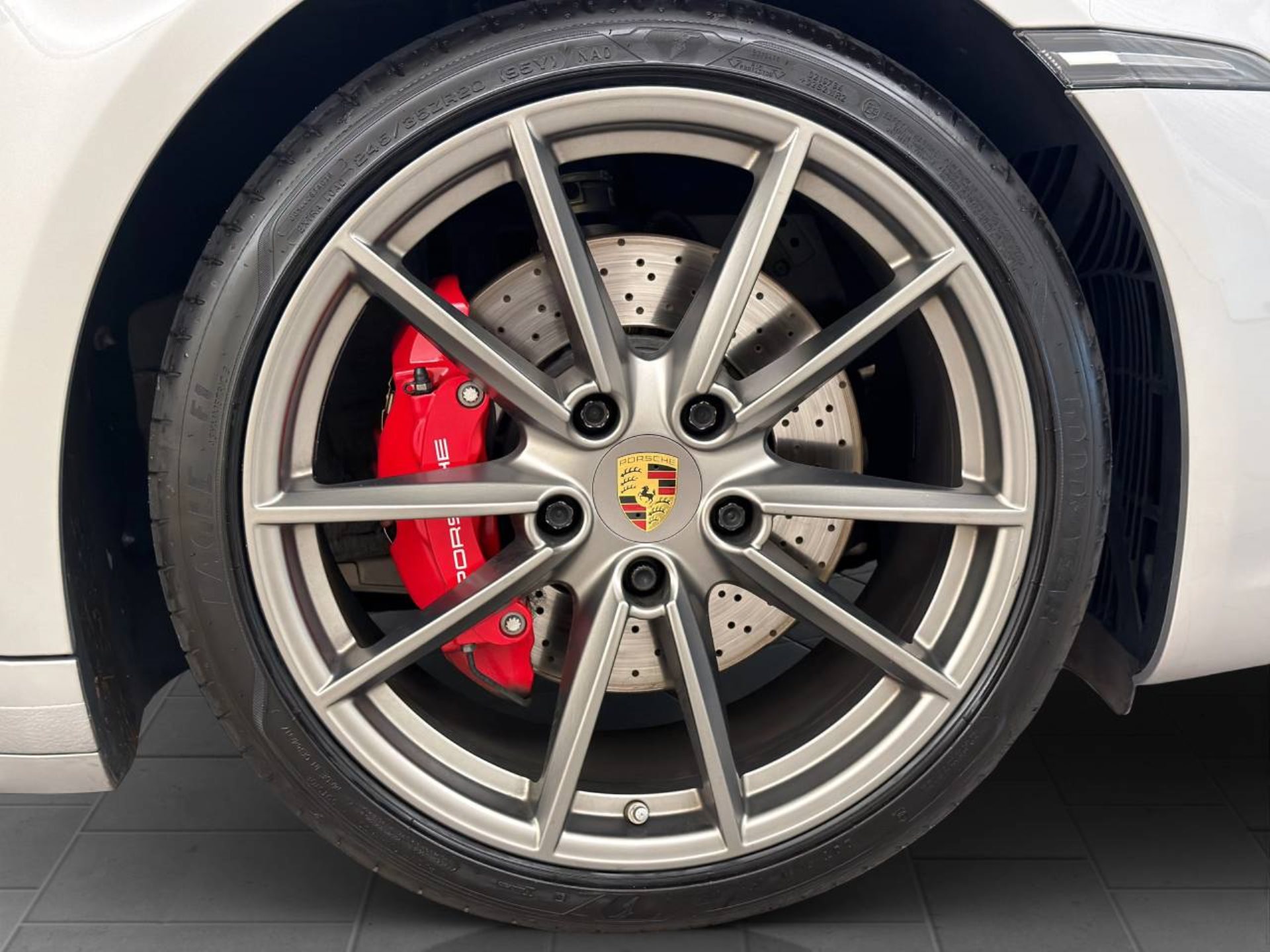 PORSCHE 911 Carrera 4S-image-10