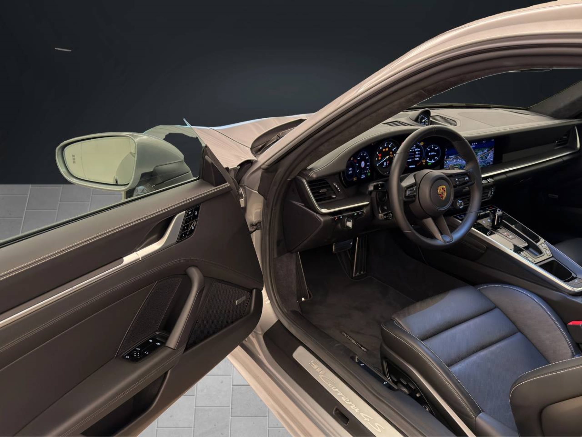 PORSCHE 911 Carrera 4S-image-3
