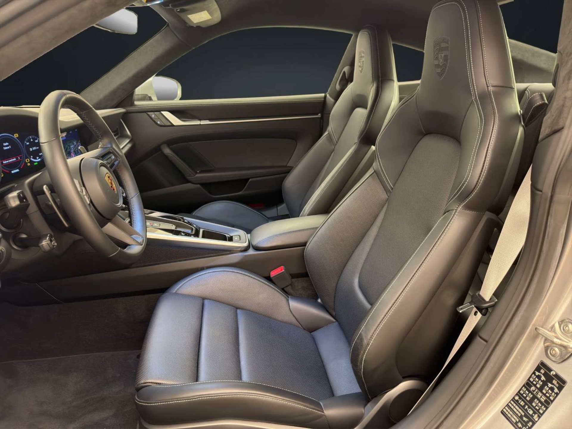 PORSCHE 911 Carrera 4S-image-4