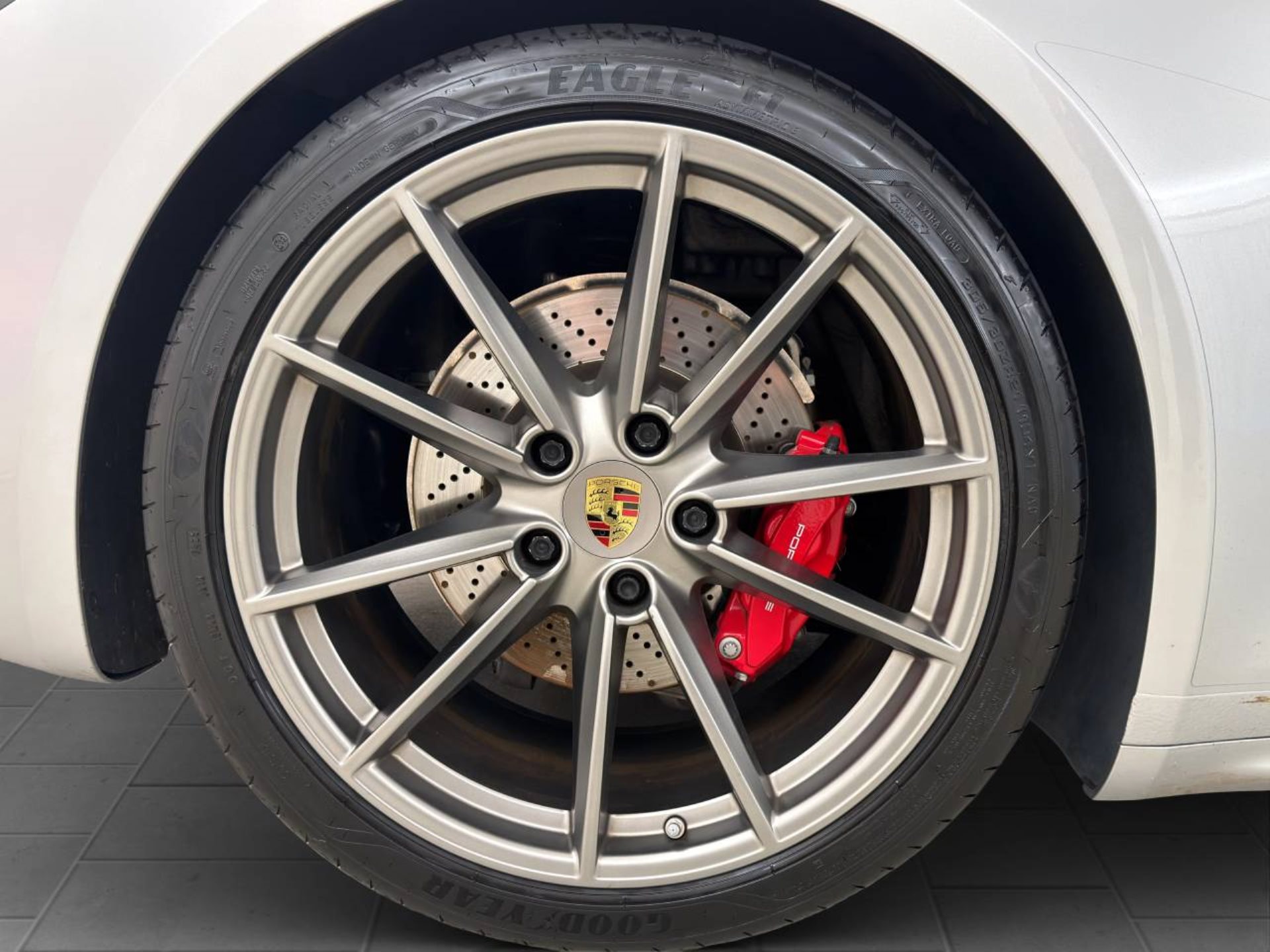 PORSCHE 911 Carrera 4S-image-11
