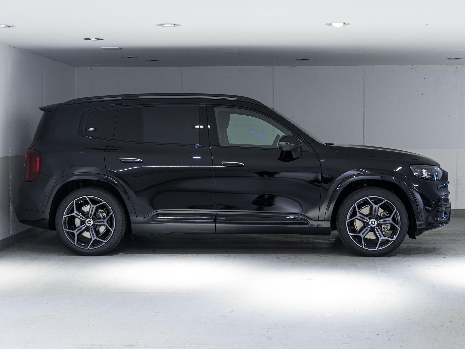 MERCEDES-BENZ GLB 220 4MATIC-image-1