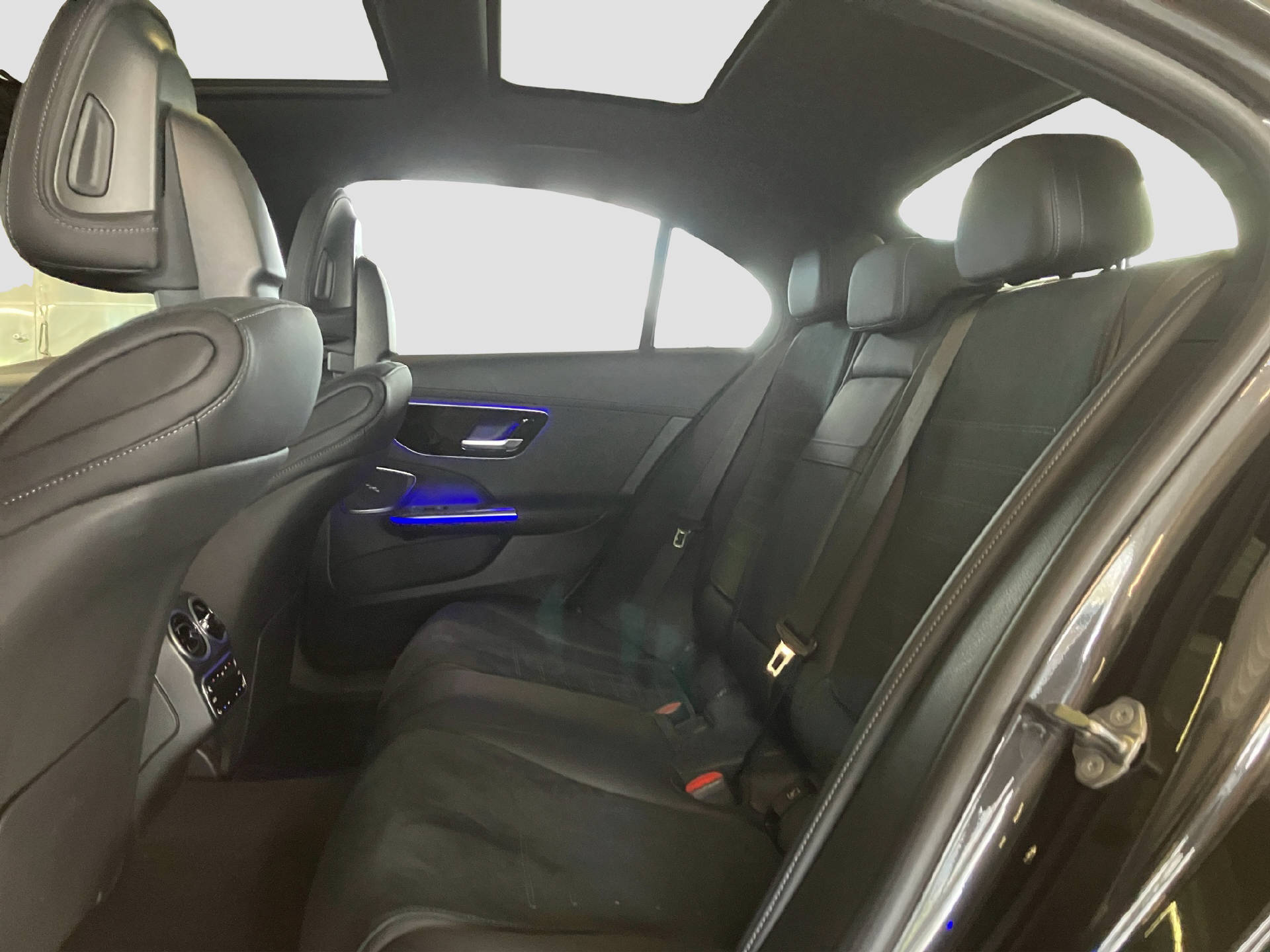 MERCEDES-BENZ C 300 d AMG Line 4MATIC-image-12