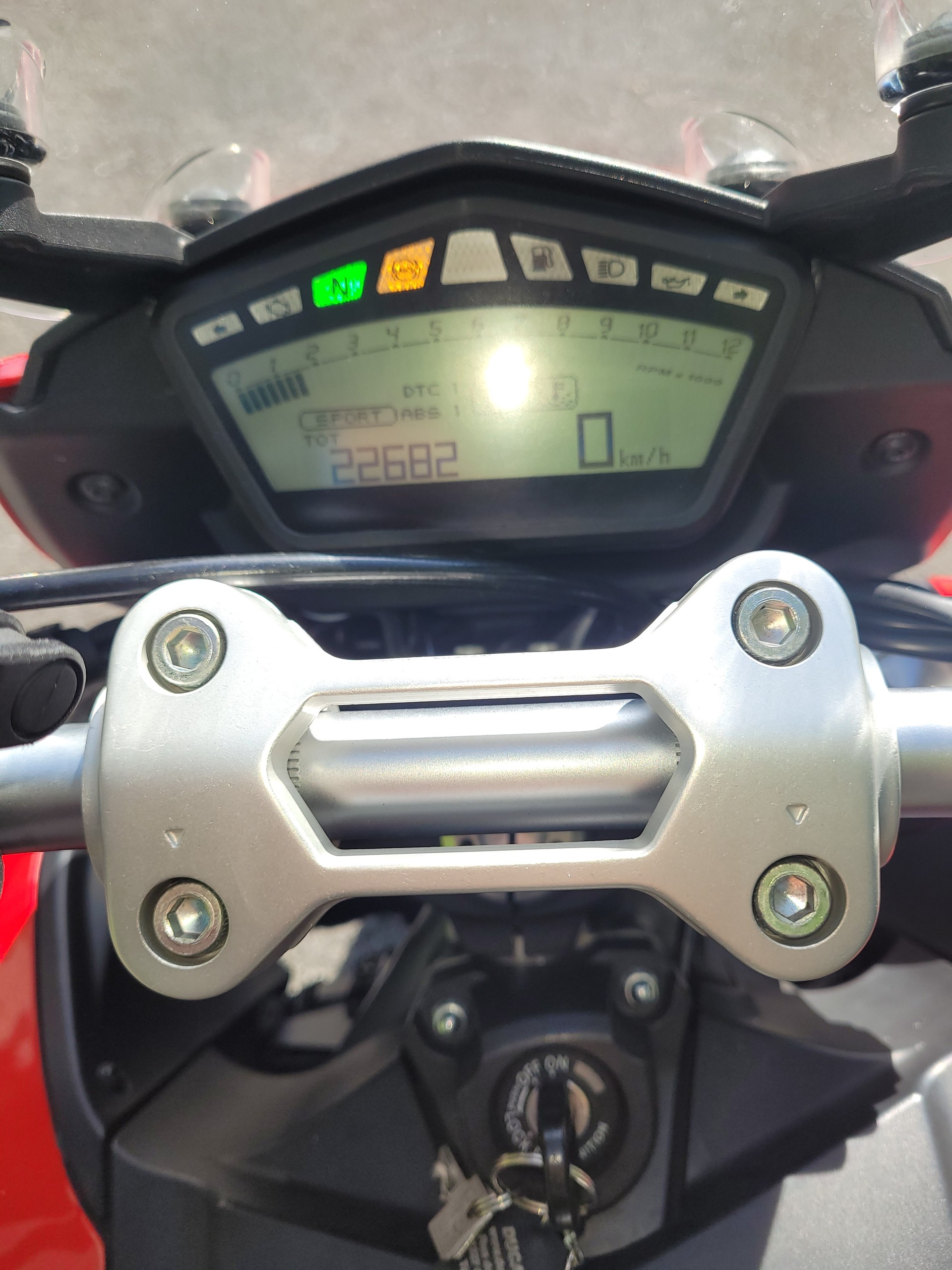 DUCATI Hyperstrada 821-image-4