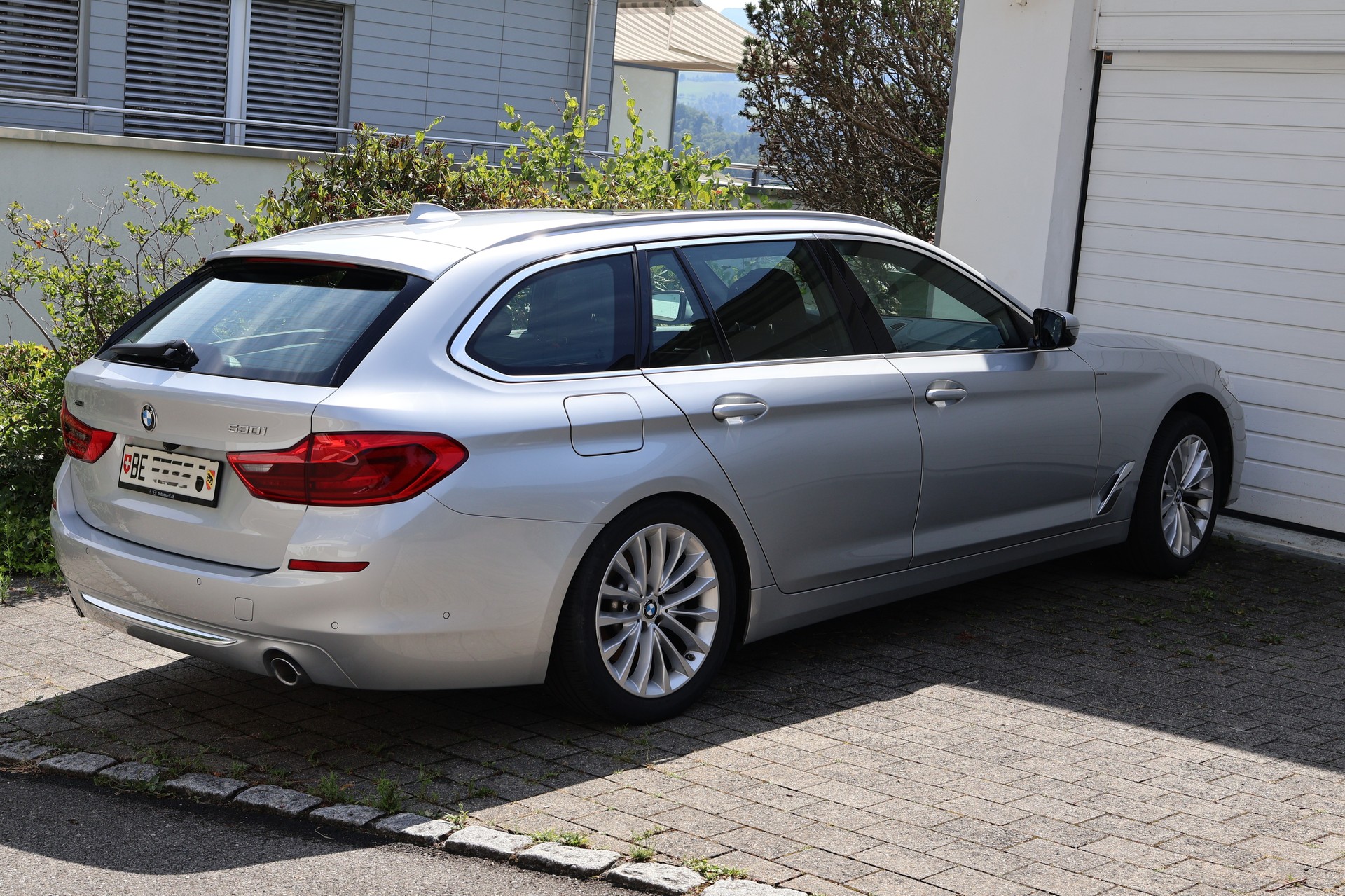 BMW 530i xDrive Luxury Line Steptronic-image-5