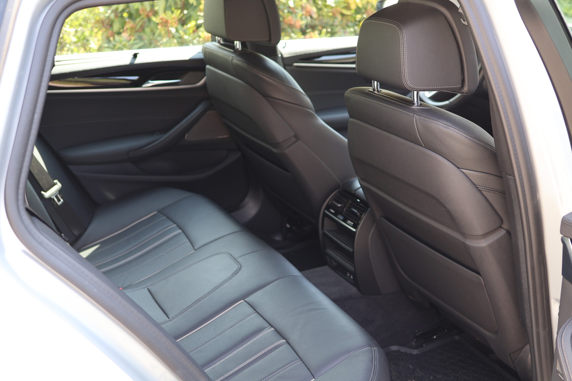 BMW 530i xDrive Luxury Line Steptronic-image-8