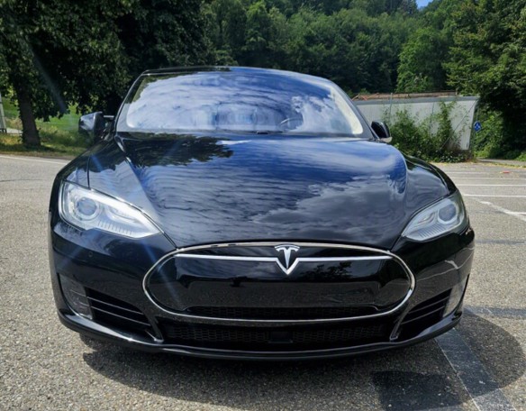 TESLA Model S 70 D-image-14