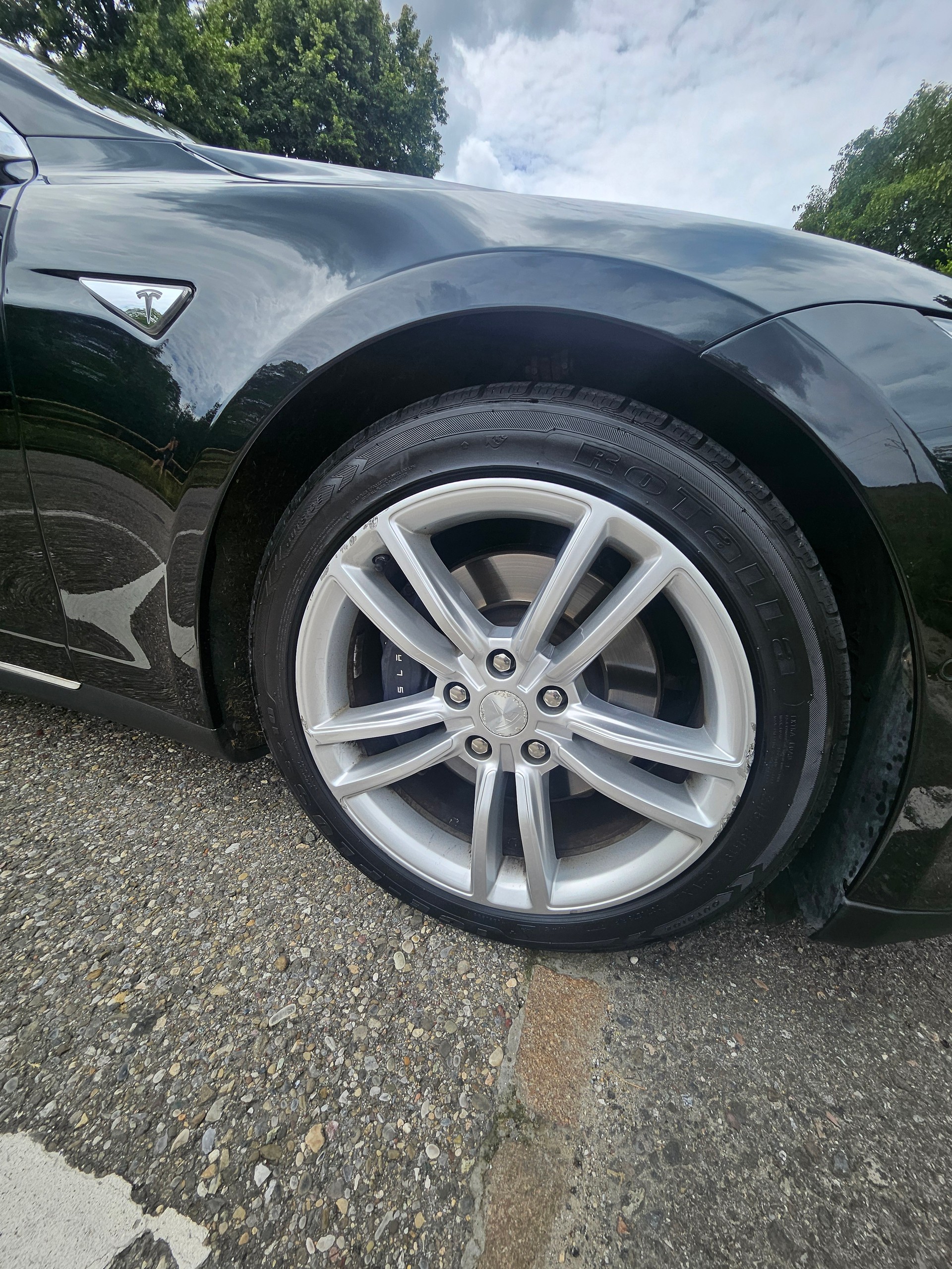 TESLA Model S 70 D-image-6