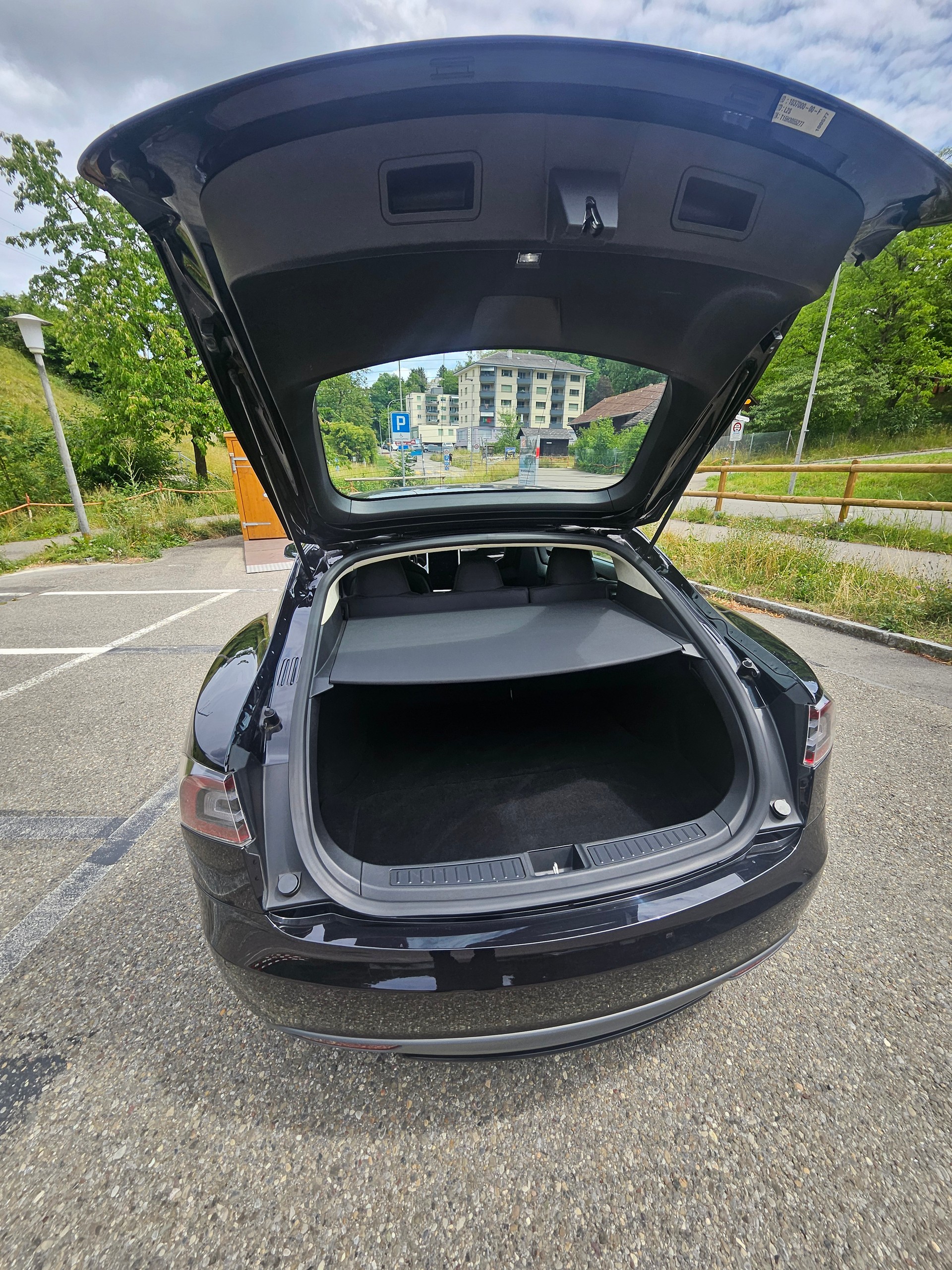 TESLA Model S 70 D-image-8