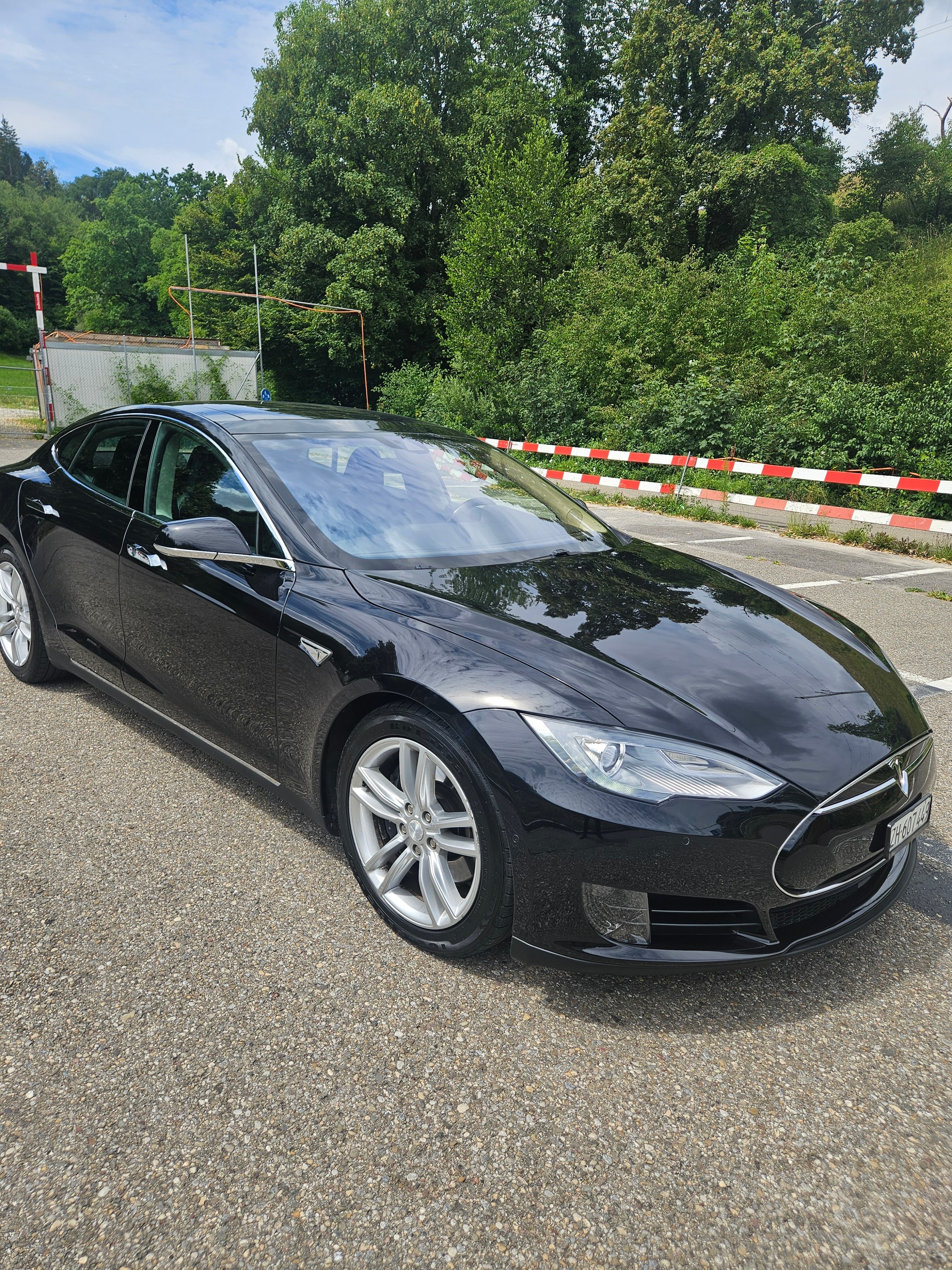 TESLA Model S 70 D-image-11