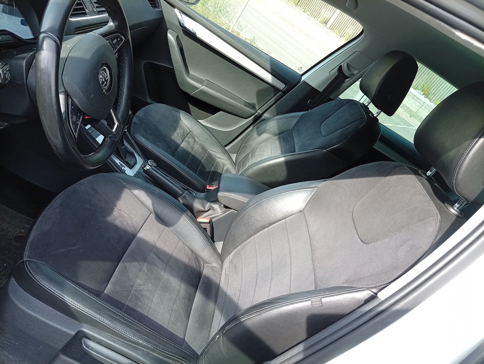 SKODA Octavia Combi 2.0 TDI Ambition 4x4 DSG-image-5