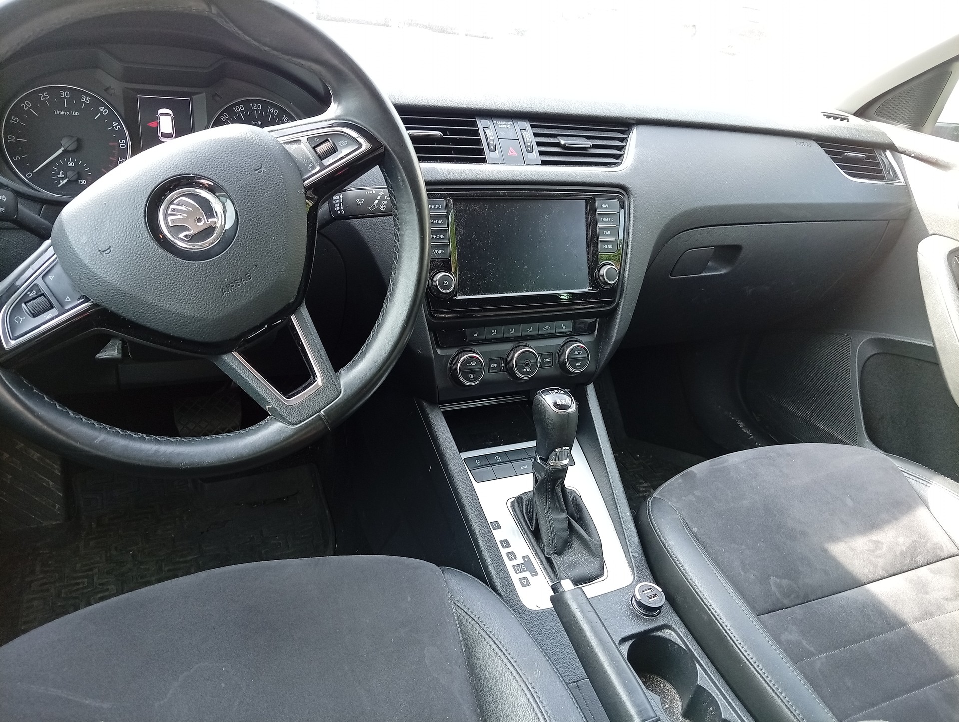 SKODA Octavia Combi 2.0 TDI Ambition 4x4 DSG-image-4