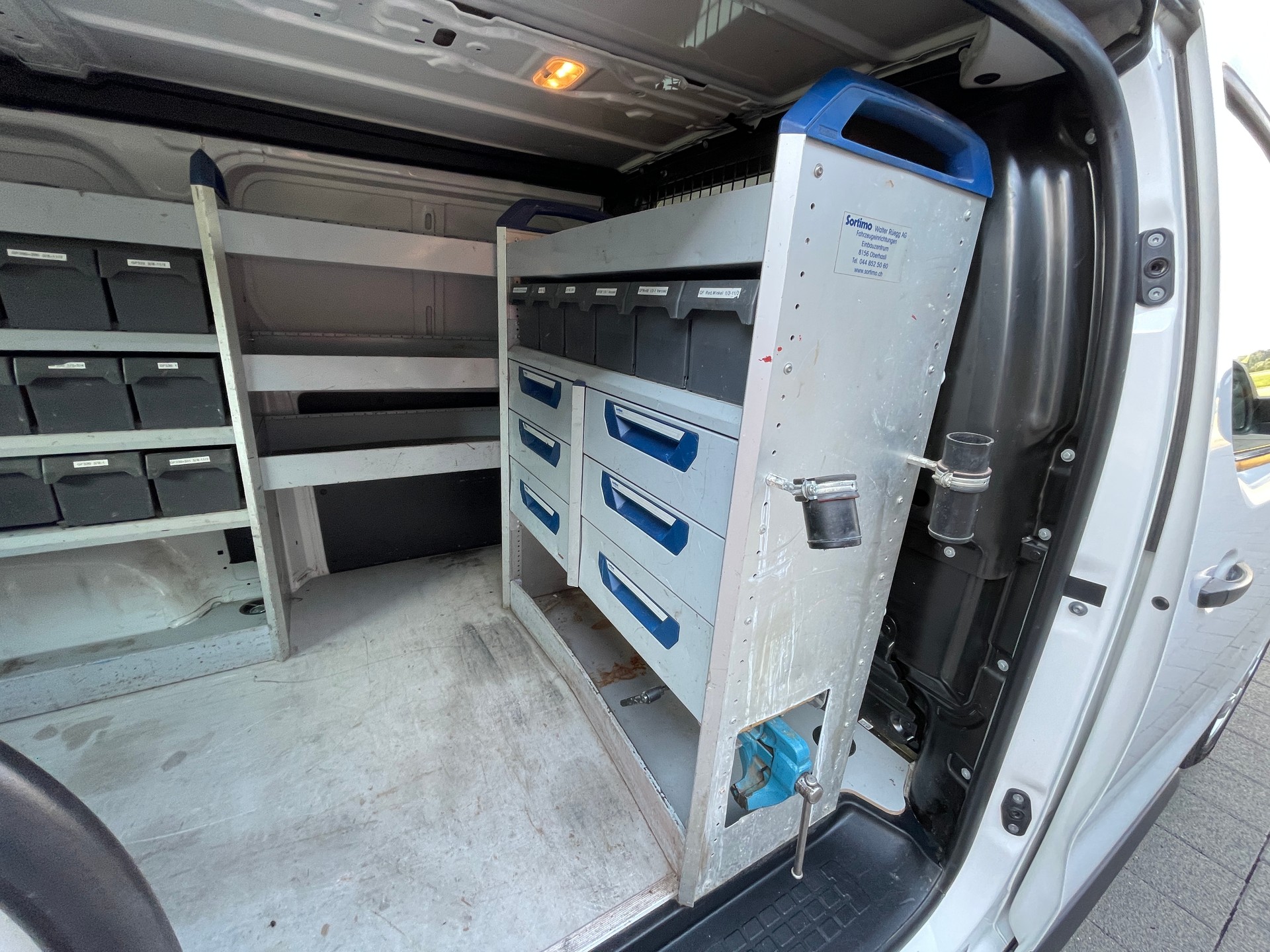 PEUGEOT Expert 2.0 BlueHDi 120 S&S Premium Standard-image-10