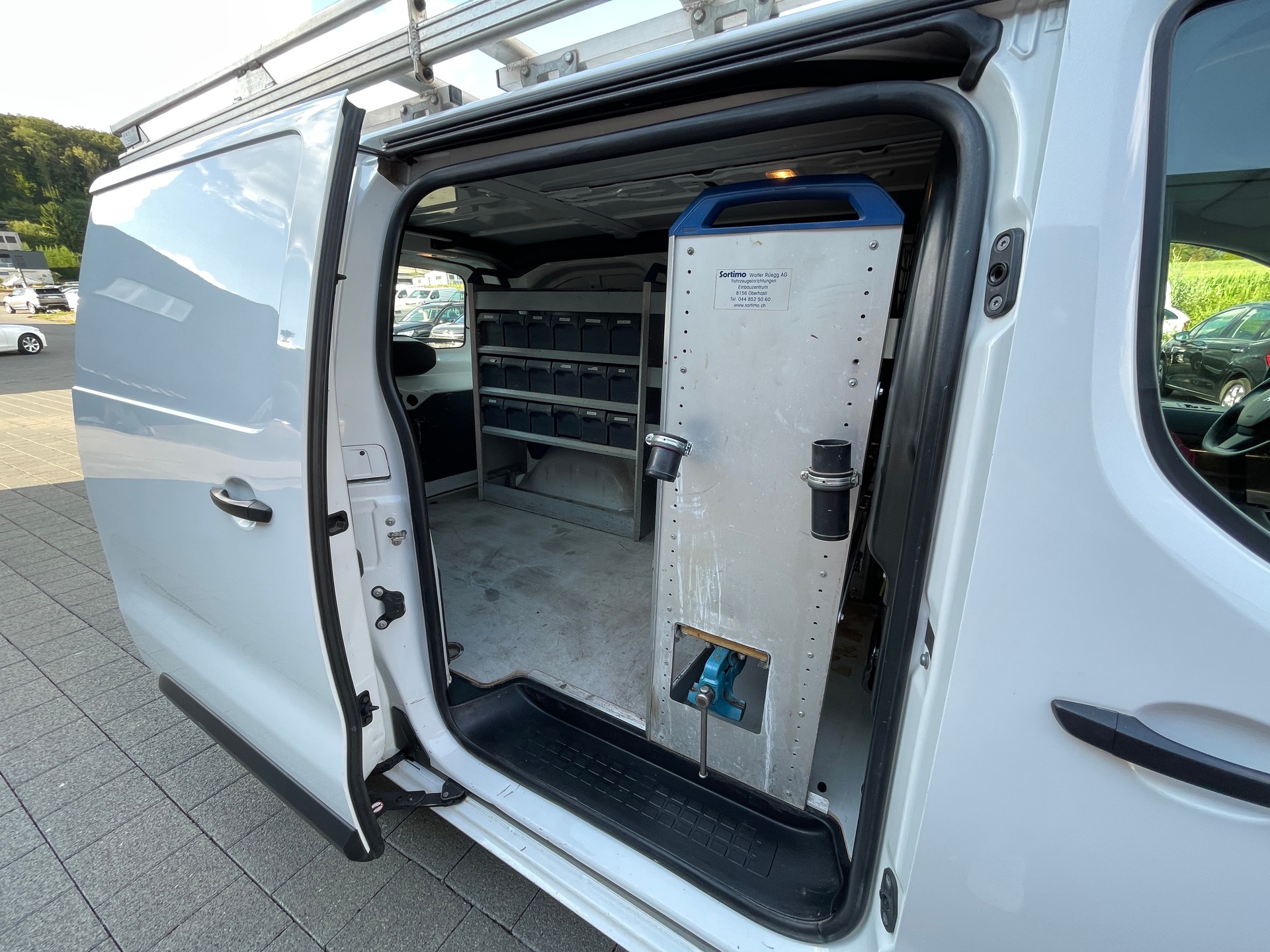 PEUGEOT Expert 2.0 BlueHDi 120 S&S Premium Standard-image-9