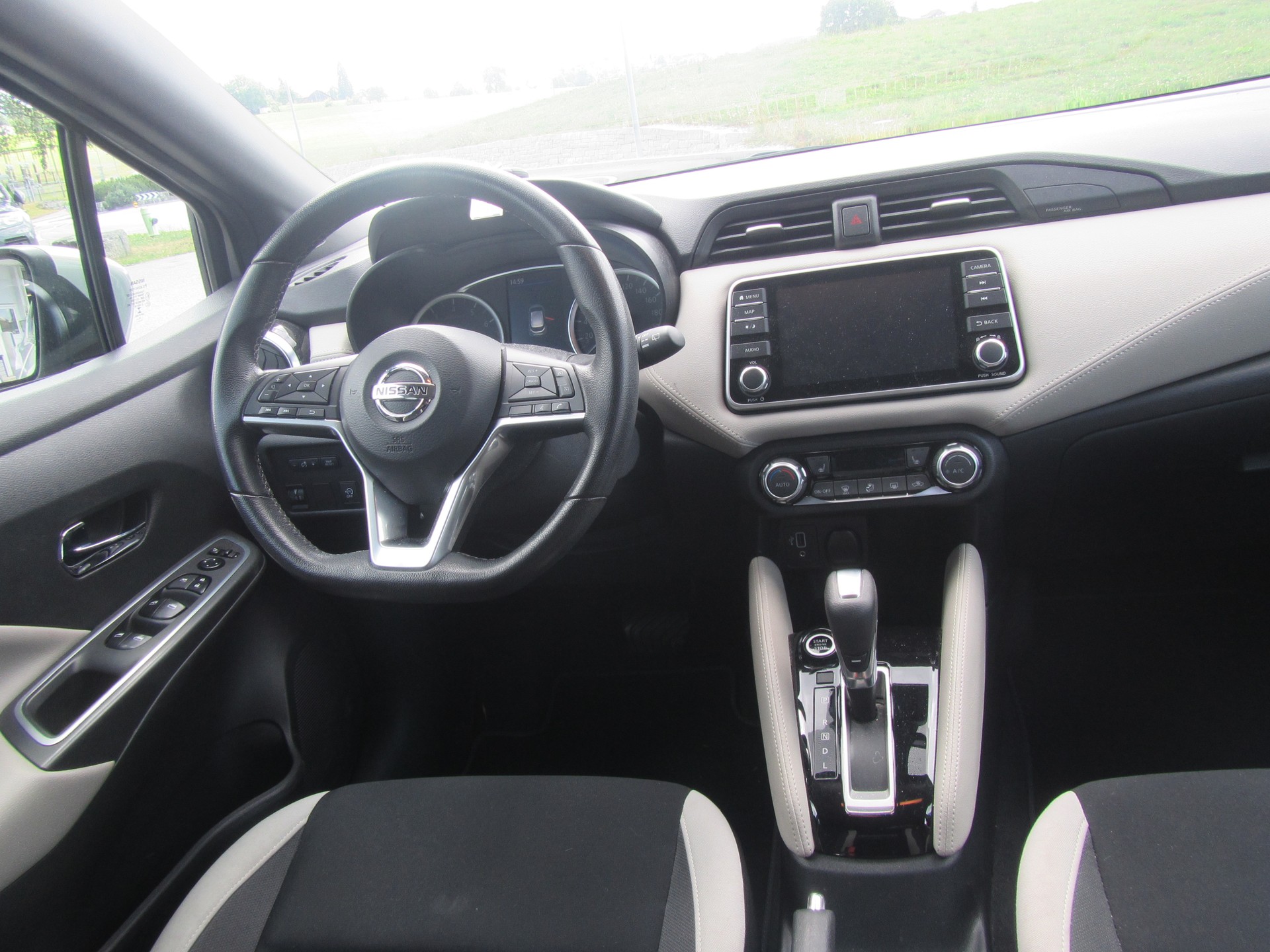 NISSAN Micra IG-T 100 n-connecta Xtronic-image-5