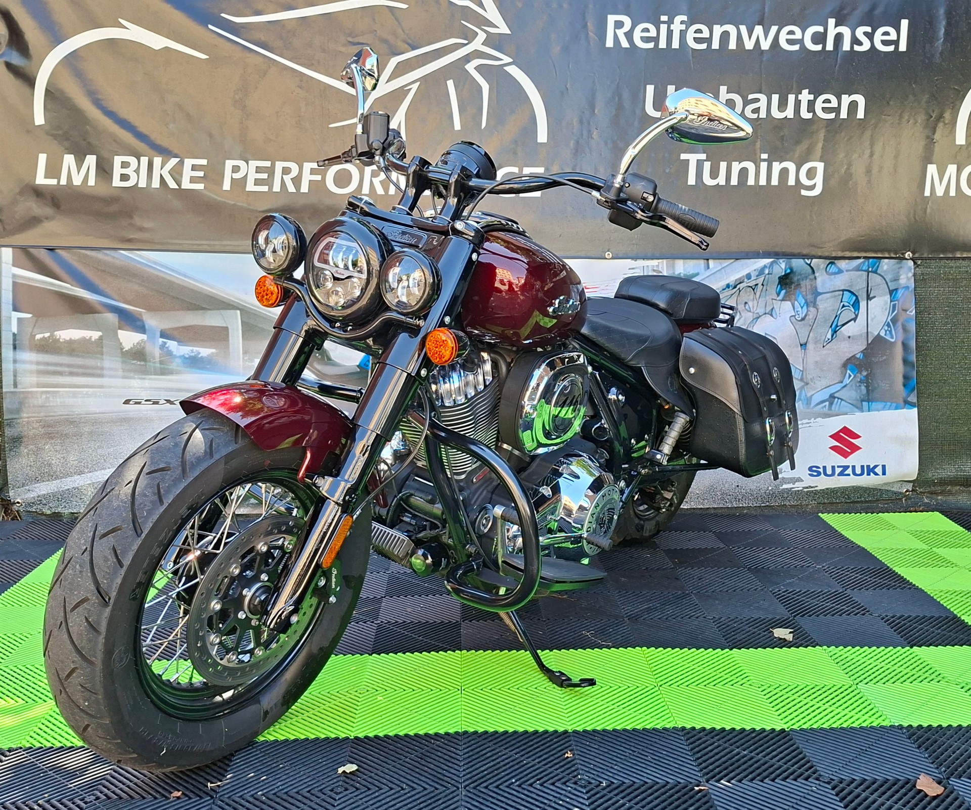 INDIAN Super Chief Limited-showroom-element-3
