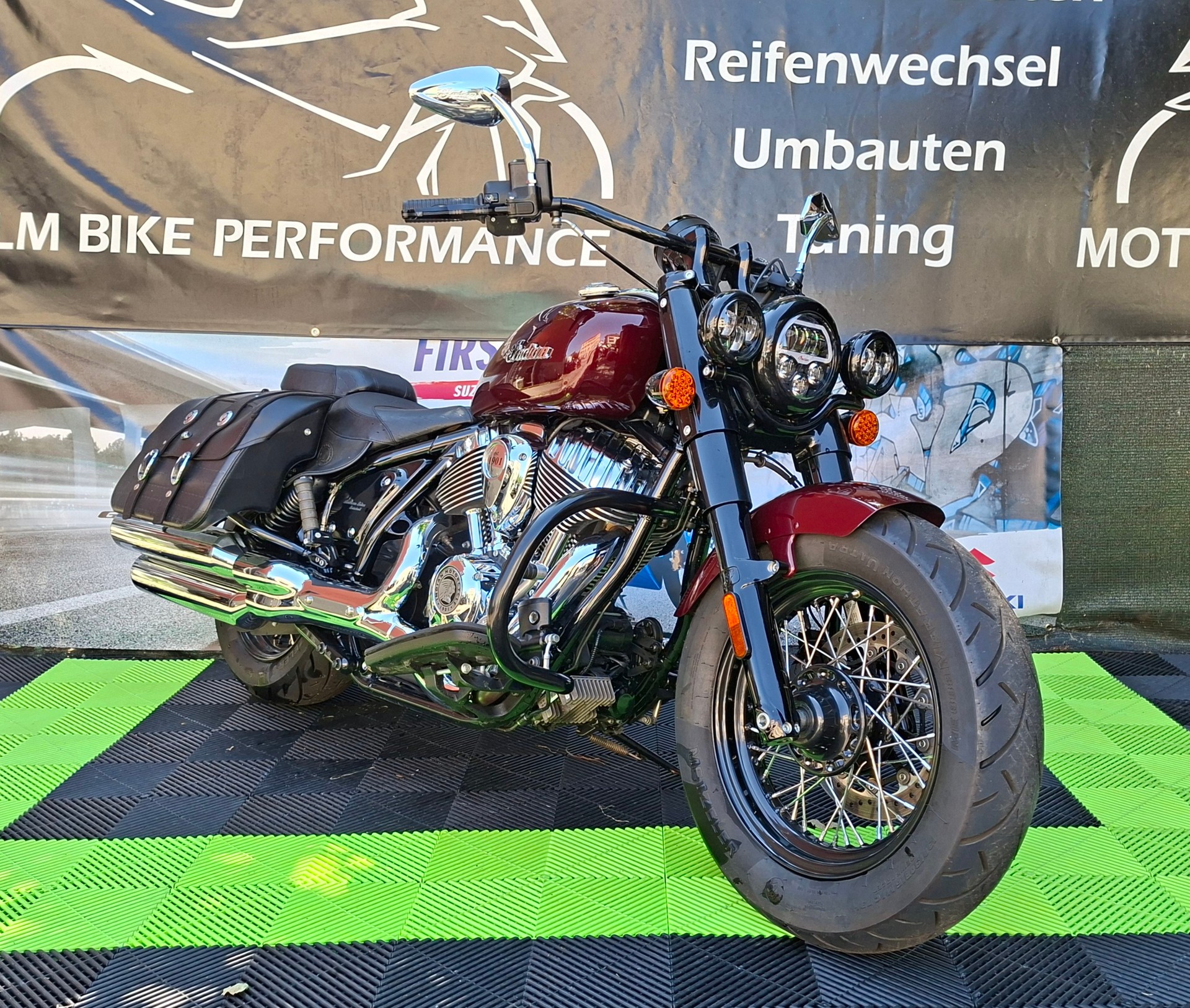 INDIAN Super Chief Limited-showroom-element-1