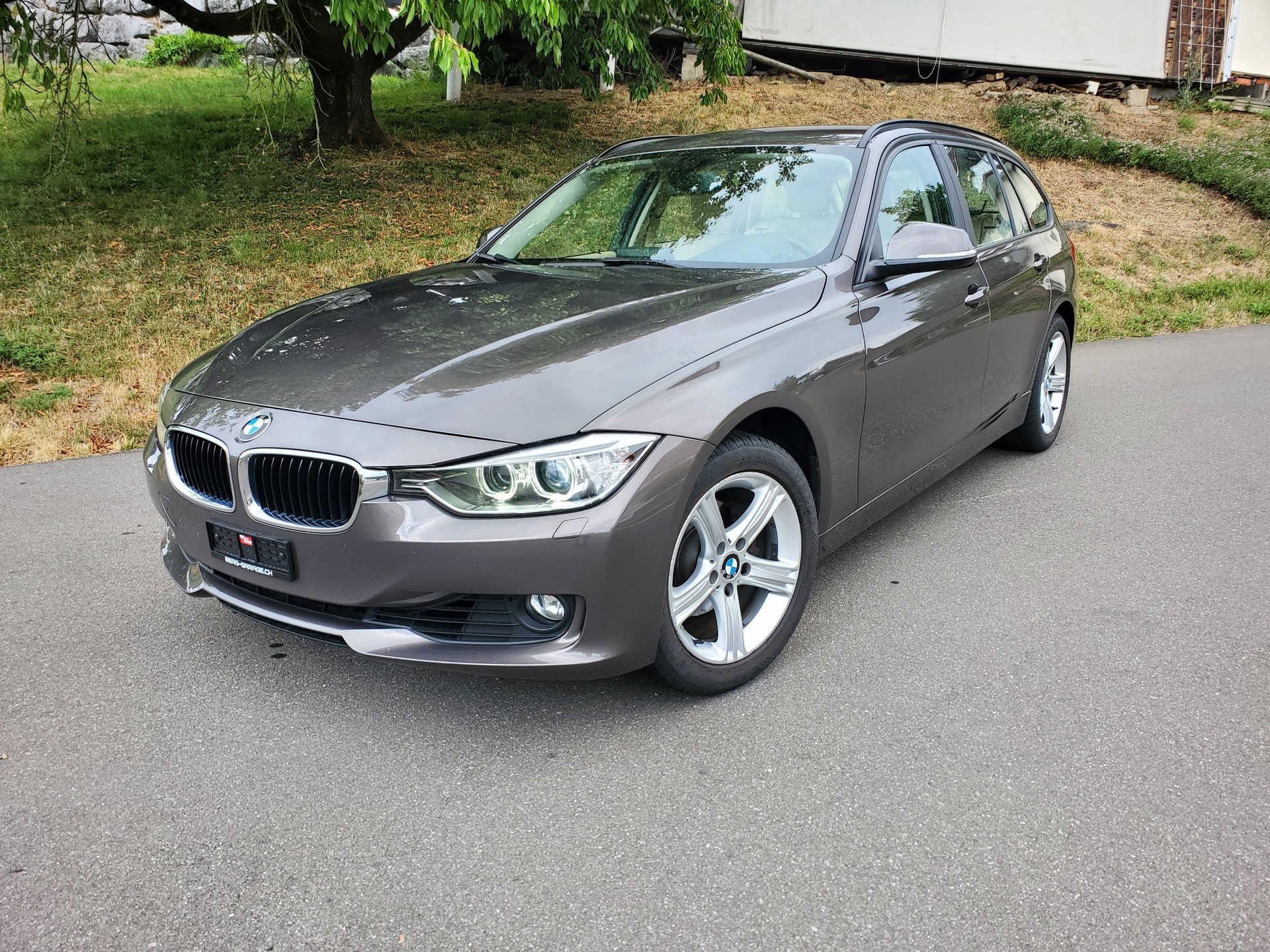 BMW 320i xDrive-image-0