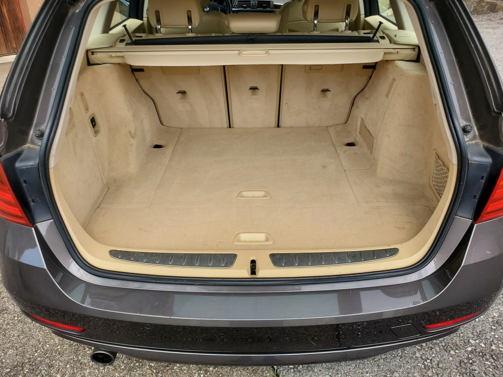 BMW 320i xDrive-image-5