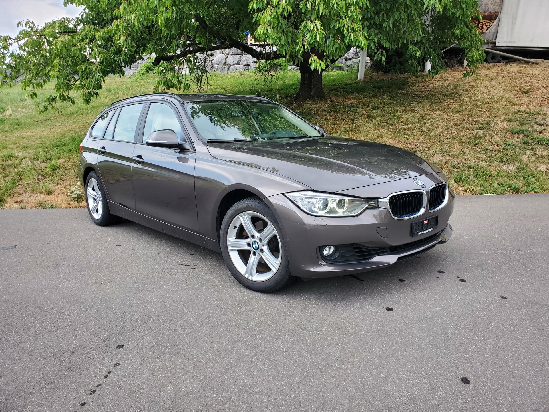 BMW 320i xDrive-image-1