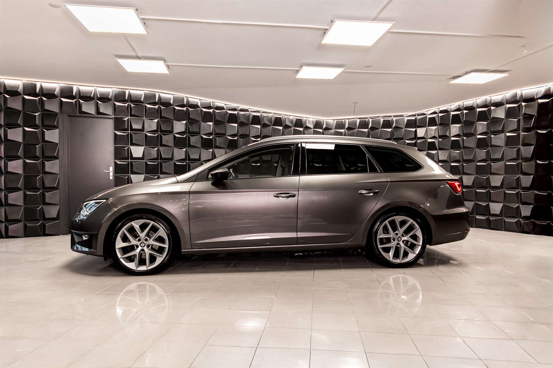 SEAT Leon ST 2.0 TDI FR Line 4Drive-image-1