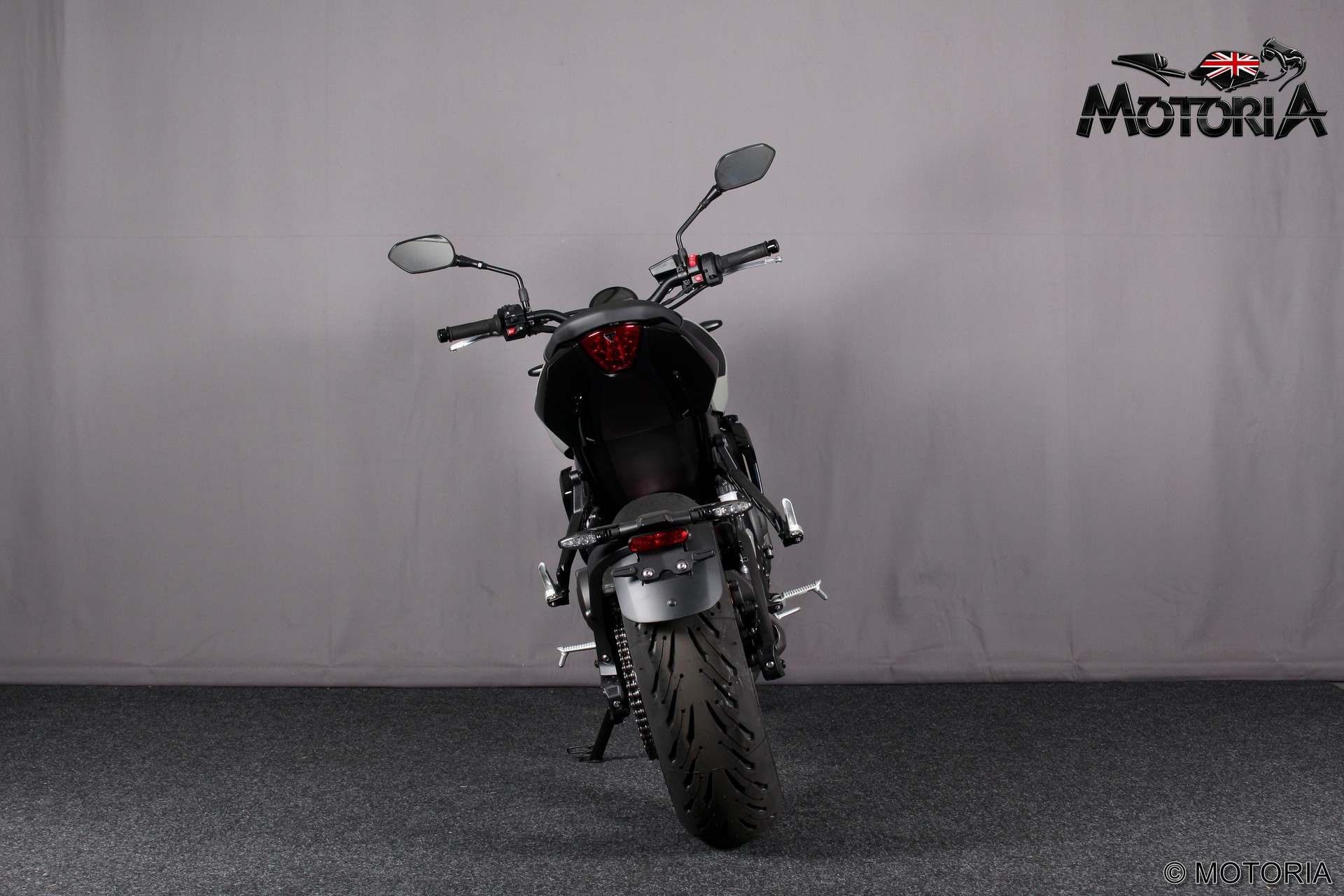 TRIUMPH Trident 660-showroom-element-3