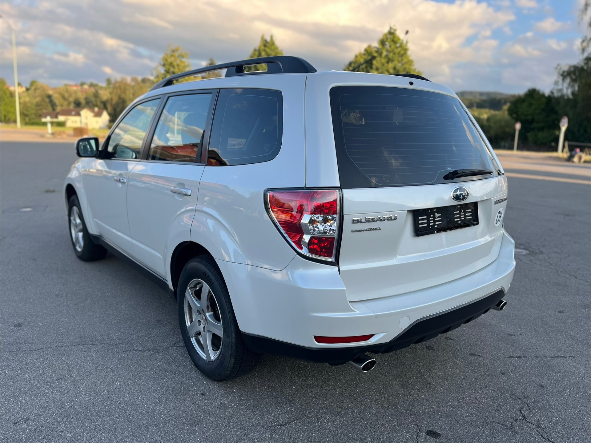 SUBARU Erste Hand Diesel mit Leder Sitz Jg.2013-image-3