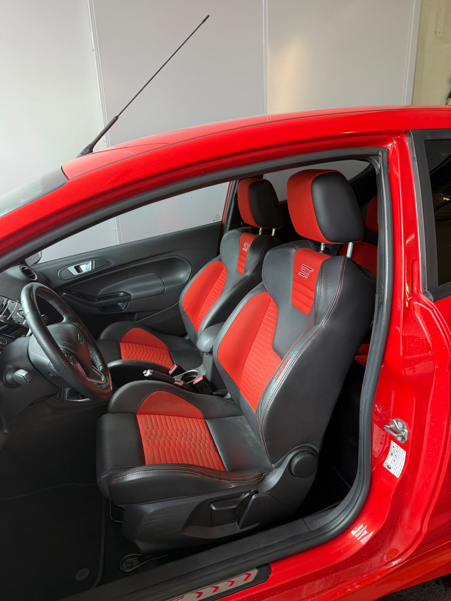 FORD Fiesta 1.6 SCTi ST-1-image-5