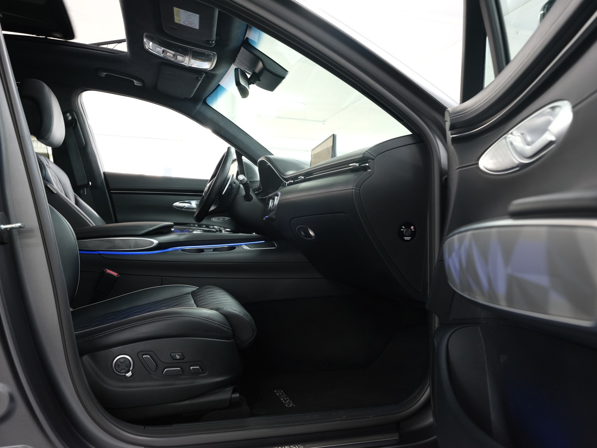 GENESIS GV70 2.2 CRDI Luxury AT8 AWD *Panorama* *360 Kamera* *Vollausstattung*-image-20