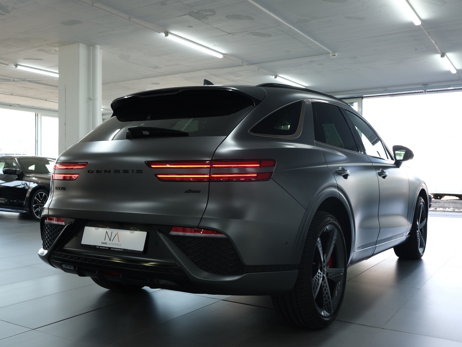 GENESIS GV70 2.2 CRDI Luxury AT8 AWD *Panorama* *360 Kamera* *Vollausstattung*-image-2